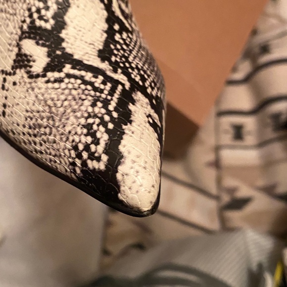 STEVE MADDEN BOOTS - Picture 9 of 17